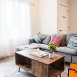 2Bed2Bath-Wdqueenbedworkdesk
