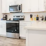2Bed2Bath-Wdqueenbedworkdesk