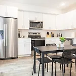 2Bed2Bath-Wdqueenbedworkdesk