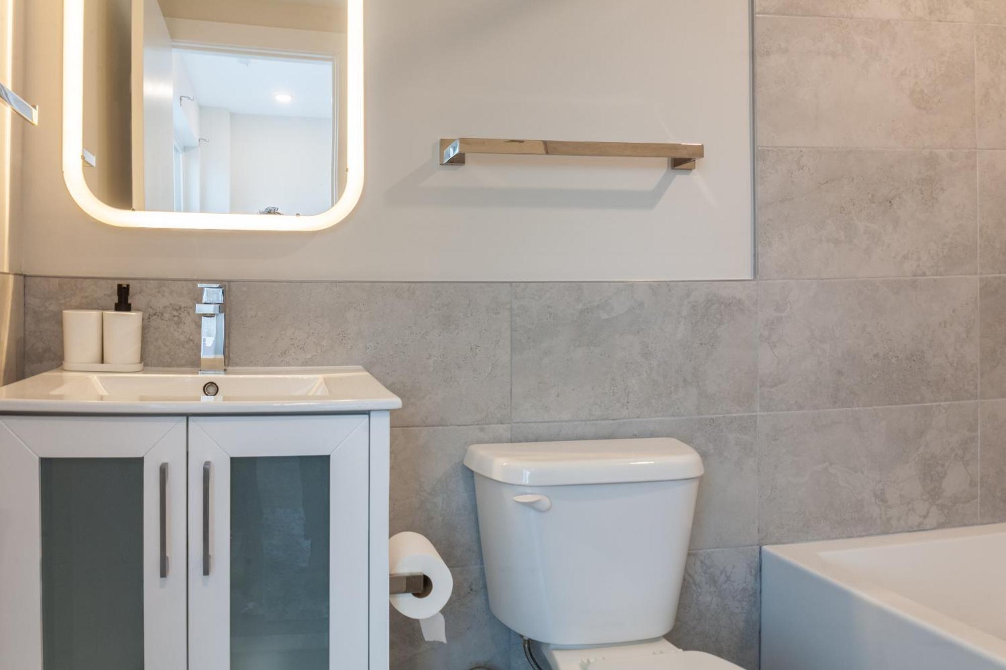 Apartment 2bed2bath-wdqueenbedworkdesk *