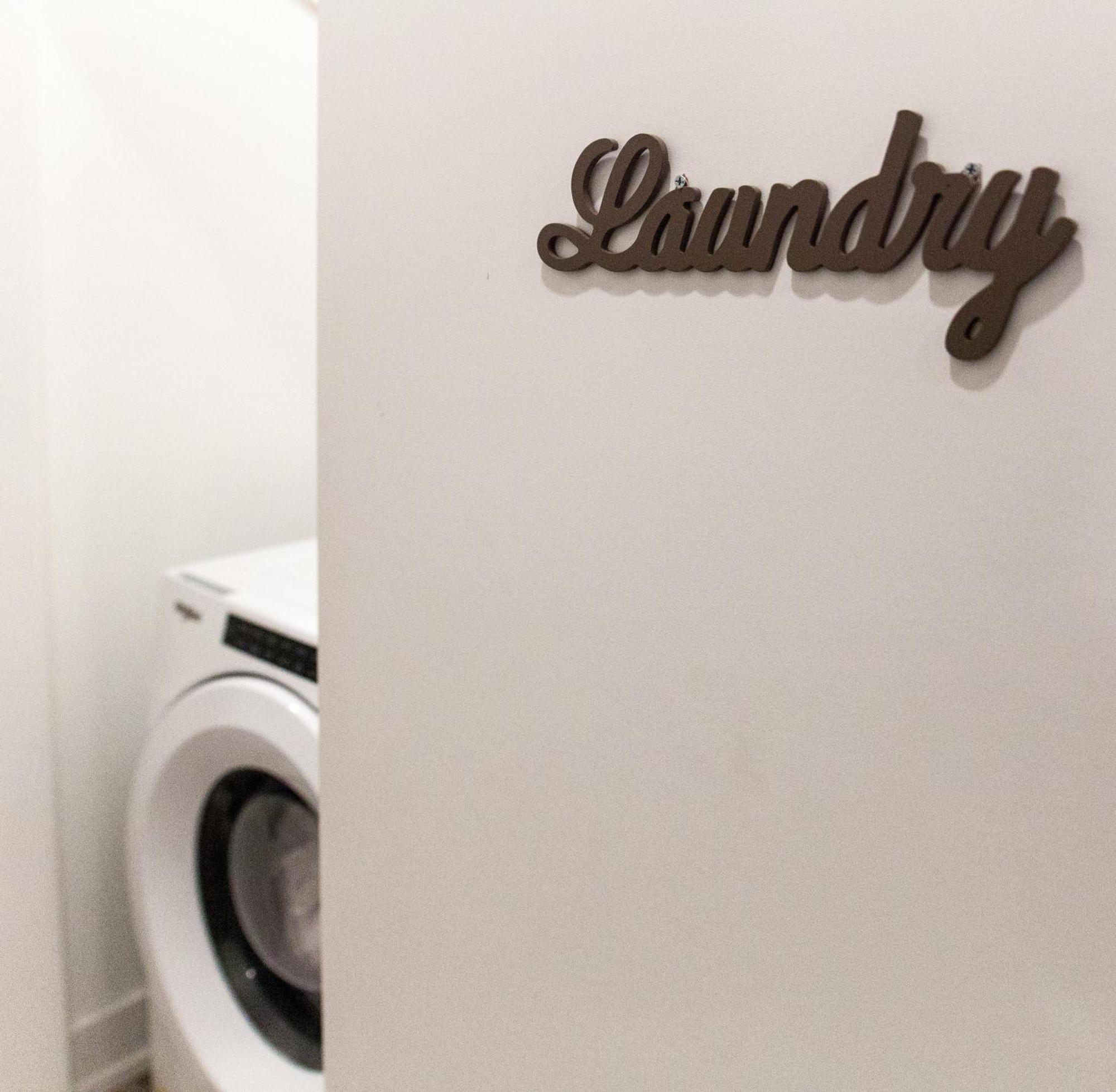 2bed2bath-wdqueenbedworkdesk