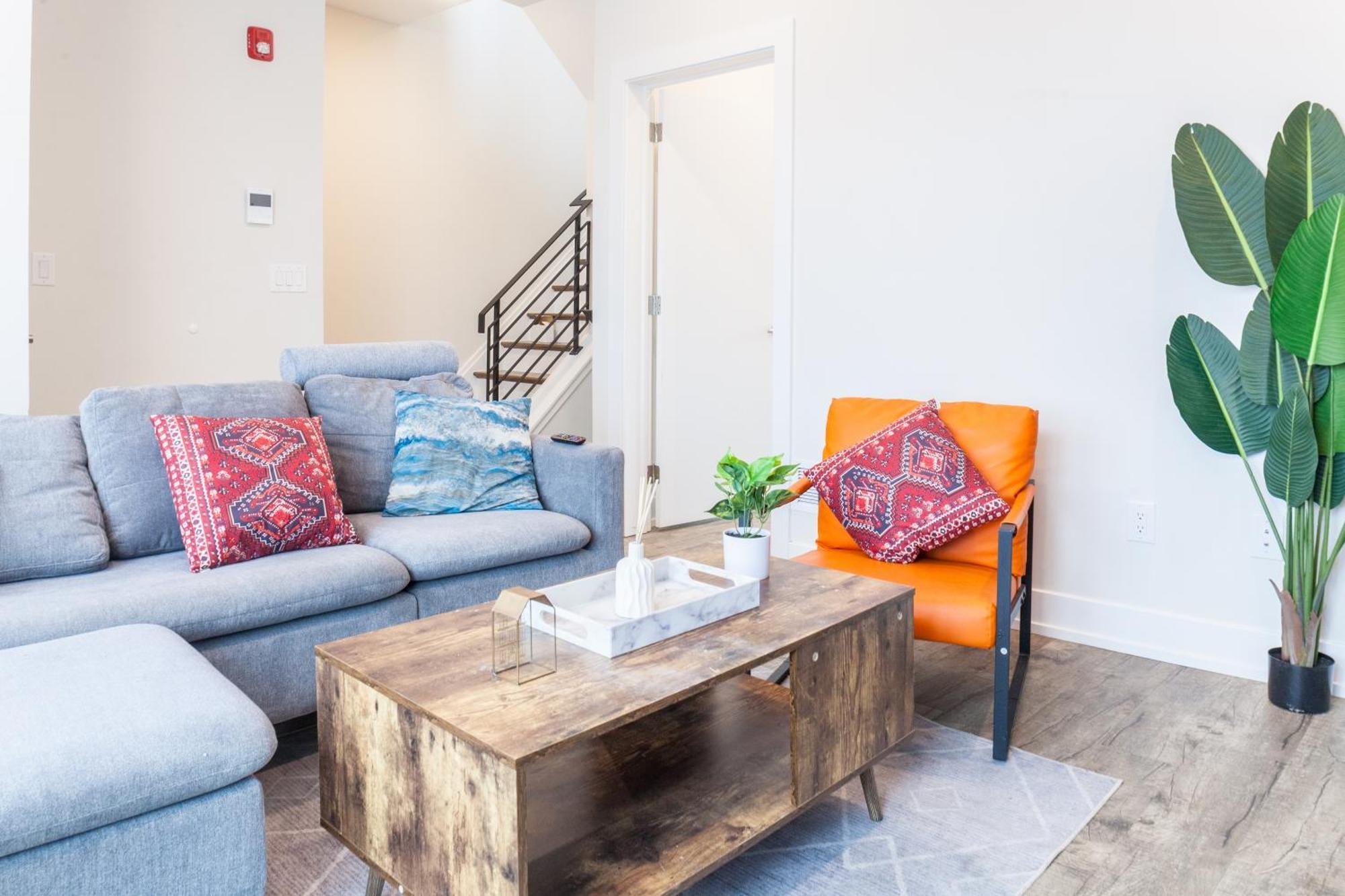 Apartment 2bed2bath-wdqueenbedworkdesk *